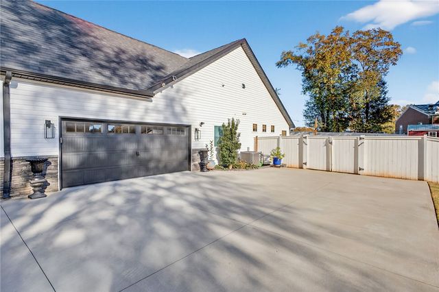 1001 White Oak Drive, Anderson, SC 29621