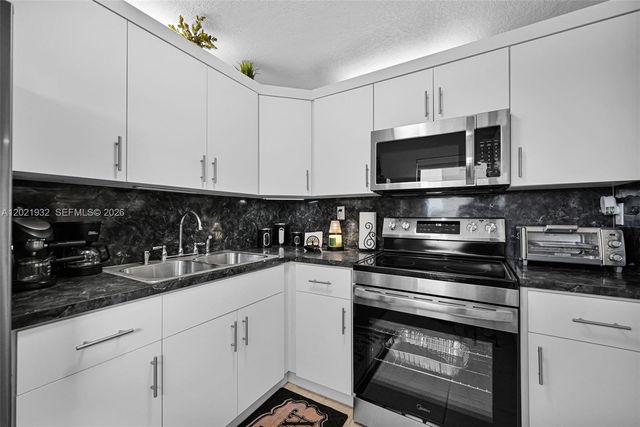 1334 Collins Ave 403, Miami Beach, FL 33139