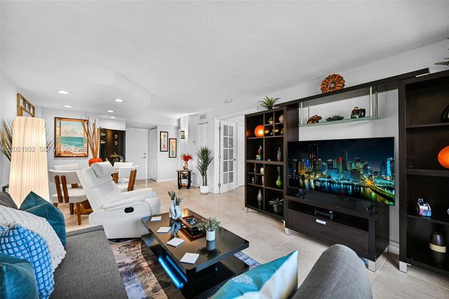 1334 Collins Ave 403, Miami Beach, FL 33139