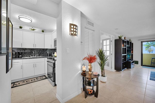 1334 Collins Ave 403, Miami Beach, FL 33139