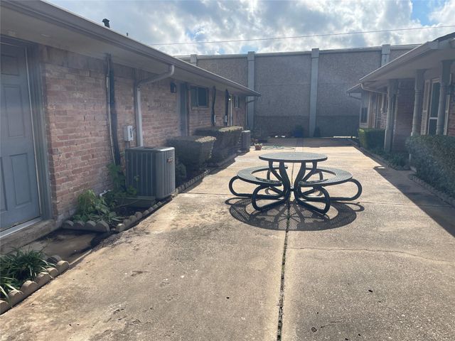 1110 W Tri Oaks Lane 157, Houston, TX 77043