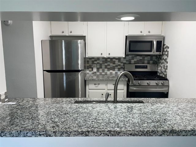 1110 W Tri Oaks Lane 157, Houston, TX 77043