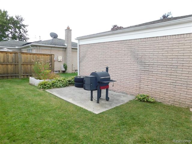 30324 Glenwood Circle, Warren, MI 48088