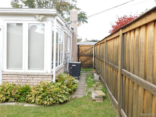 30324 Glenwood Circle, Warren, MI 48088