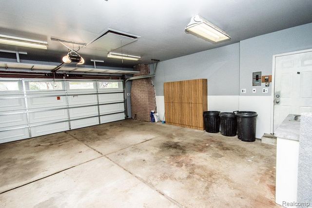 30324 Glenwood Circle, Warren, MI 48088