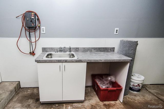 30324 Glenwood Circle, Warren, MI 48088