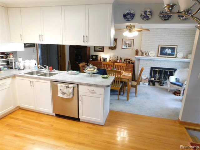 30324 Glenwood Circle, Warren, MI 48088