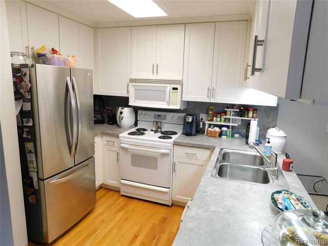 30324 Glenwood Circle, Warren, MI 48088