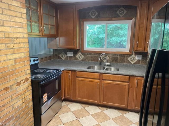 301 Woodroof RD, Newport News, VA 23606
