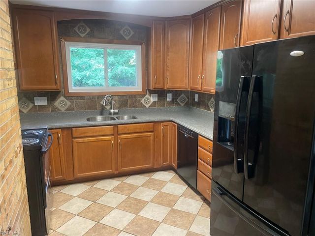 301 Woodroof RD, Newport News, VA 23606