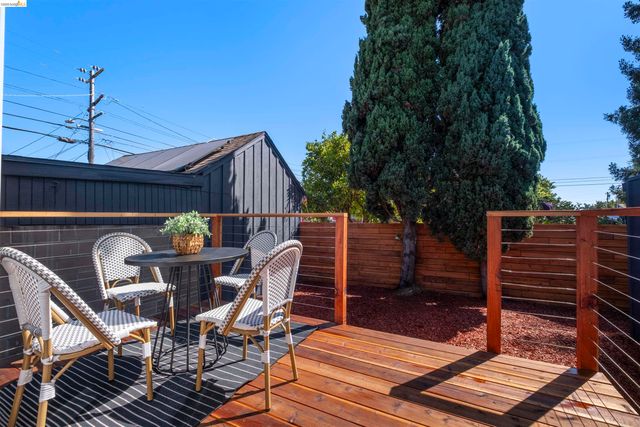 5573 Harvey Ave, Oakland, CA 94621