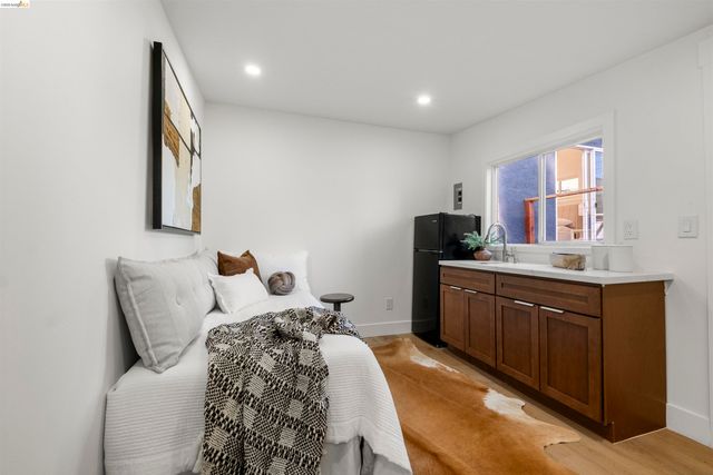 5573 Harvey Ave, Oakland, CA 94621