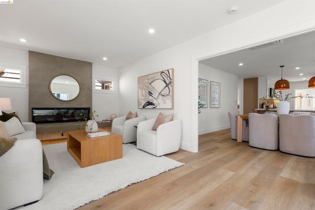5573 Harvey Ave, Oakland, CA 94621