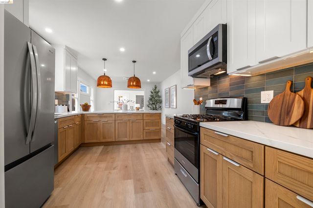 5573 Harvey Ave, Oakland, CA 94621