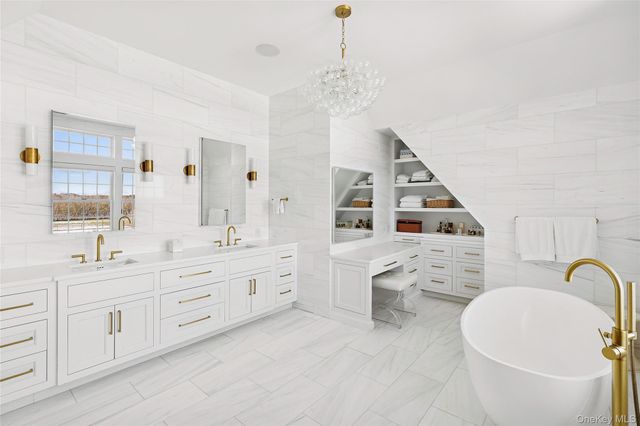 101 Farm Court, Sagaponack, NY 11962