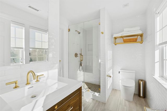 101 Farm Court, Sagaponack, NY 11962