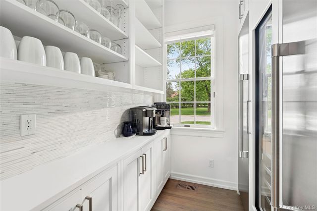 101 Farm Court, Sagaponack, NY 11962