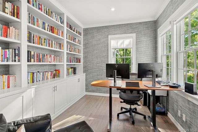 101 Farm Court, Sagaponack, NY 11962