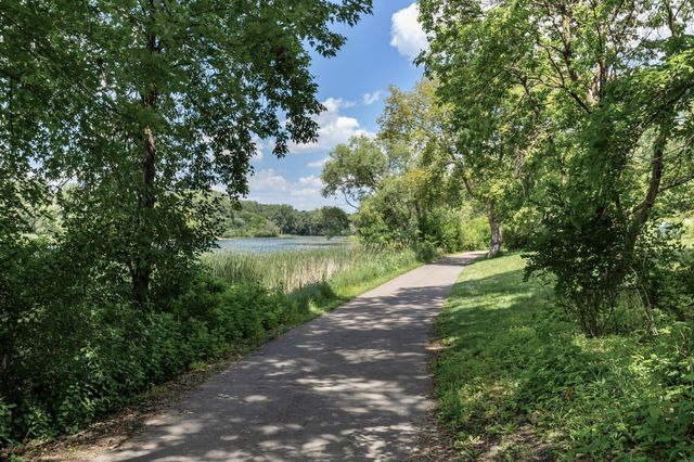 1503 Summit Shores W, Burnsville, MN 55306
