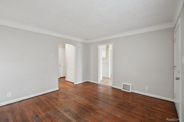 19717 Kenosha Street, Harper Woods, MI 48225