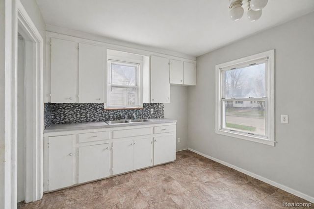 19717 Kenosha Street, Harper Woods, MI 48225