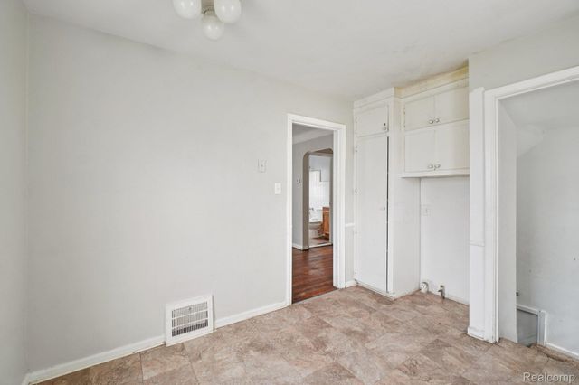 19717 Kenosha Street, Harper Woods, MI 48225