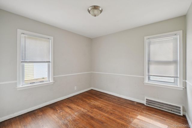 19717 Kenosha Street, Harper Woods, MI 48225
