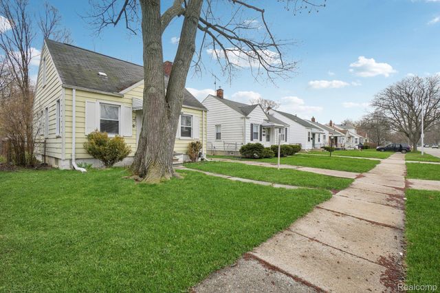 19717 Kenosha Street, Harper Woods, MI 48225