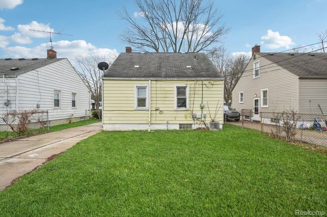 19717 Kenosha Street, Harper Woods, MI 48225