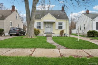 19717 Kenosha Street, Harper Woods, MI 48225