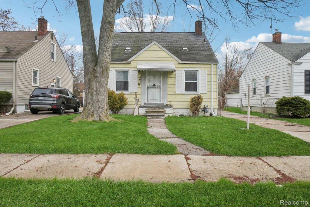 19717 Kenosha Street, Harper Woods, MI 48225