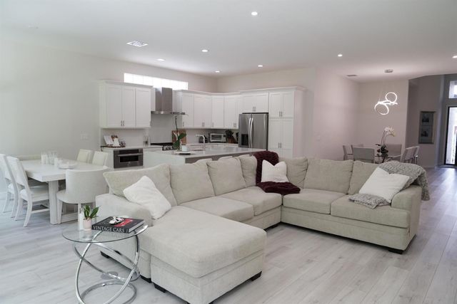 5725 VIA DE LA PLATA Circle, Delray Beach, FL 33484