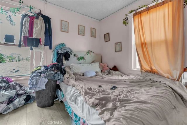 4915 2nd, Los Angeles, CA 90043