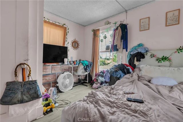 4915 2nd, Los Angeles, CA 90043