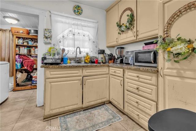 4915 2nd, Los Angeles, CA 90043