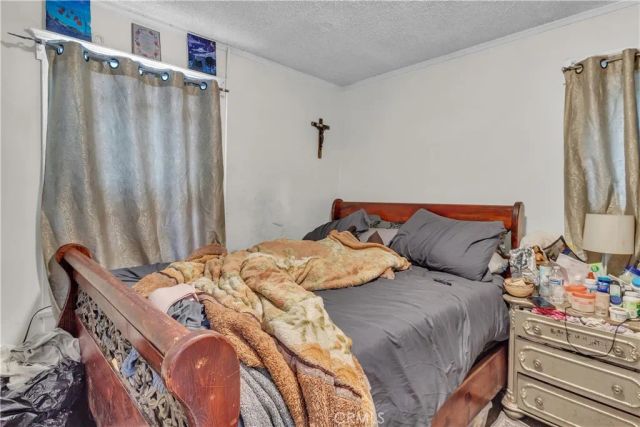 4915 2nd, Los Angeles, CA 90043