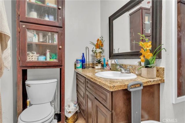 4915 2nd, Los Angeles, CA 90043
