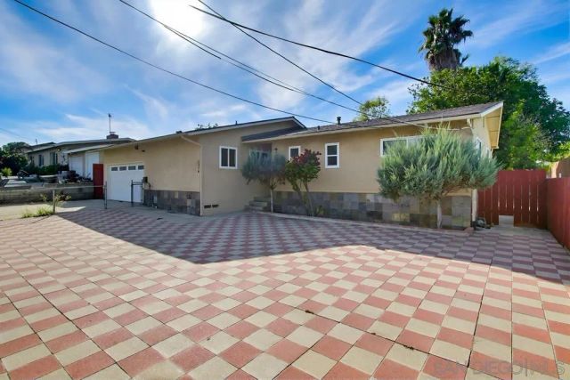 2574 Crestline Dr, Lemon Grove, CA 91945