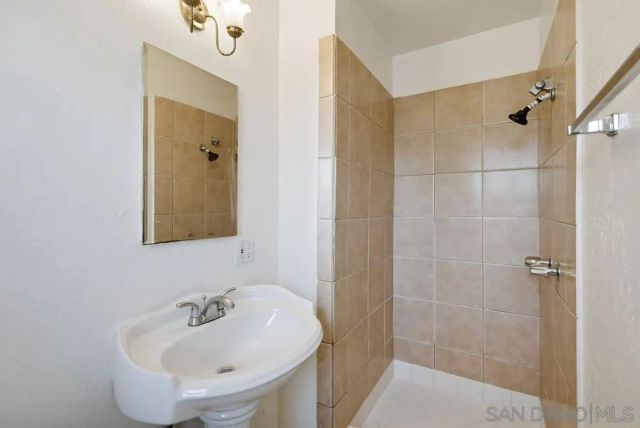 2574 Crestline Dr, Lemon Grove, CA 91945