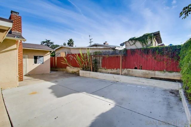 2574 Crestline Dr, Lemon Grove, CA 91945