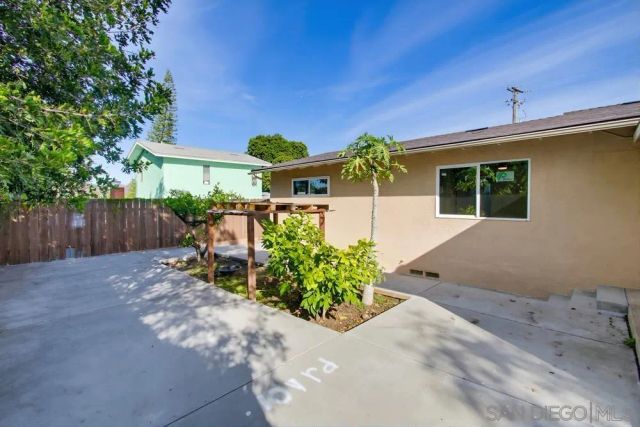 2574 Crestline Dr, Lemon Grove, CA 91945