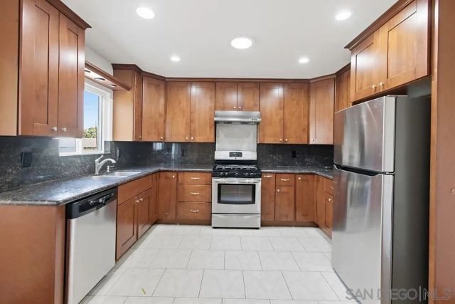 2574 Crestline Dr, Lemon Grove, CA 91945