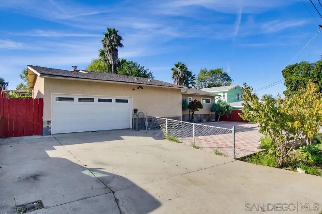 2574 Crestline Dr, Lemon Grove, CA 91945