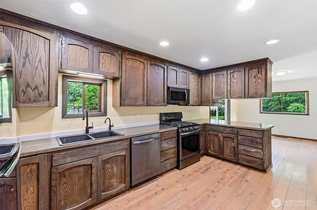 8221 308th Avenue SE, Issaquah, WA 98027