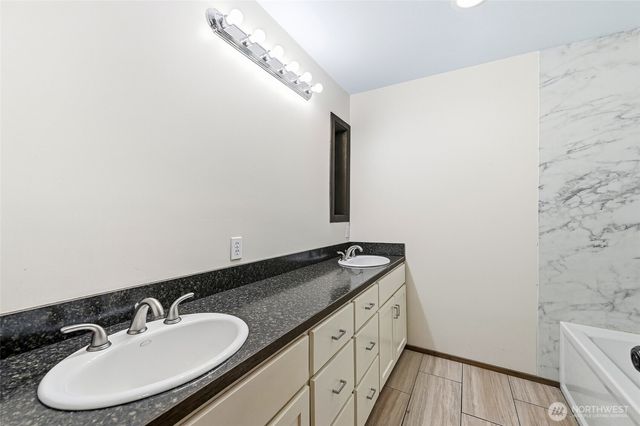 8221 308th Avenue SE, Issaquah, WA 98027