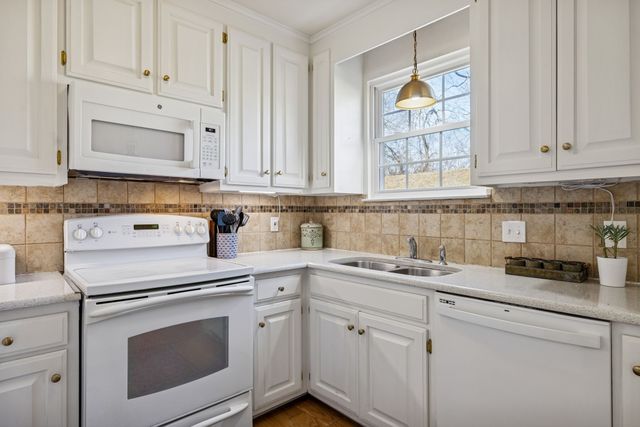 9111 Sawyer Brown Rd, Nashville, TN 37221