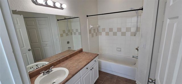 5581 ROSEHILL ROAD 104, Sarasota, FL 34233