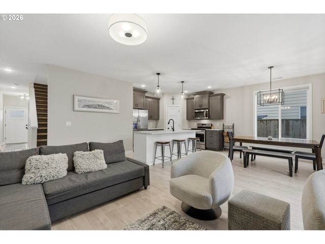 149 W BARBARAS Way, Newberg, OR 97132