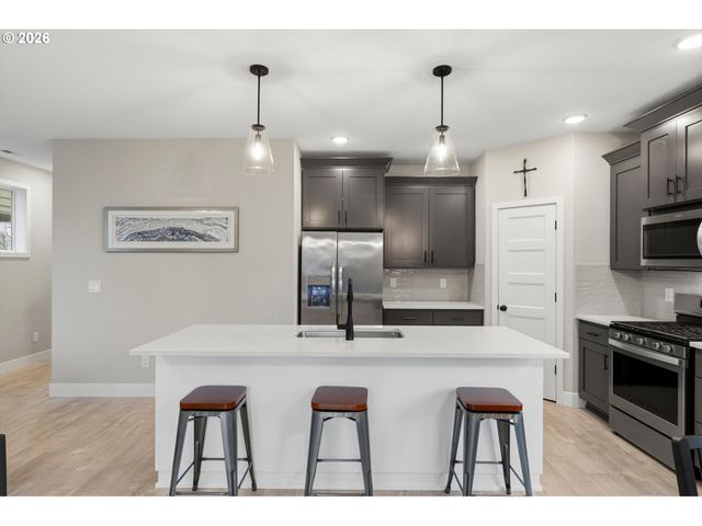 149 W BARBARAS Way, Newberg, OR 97132