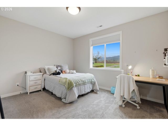 149 W BARBARAS Way, Newberg, OR 97132